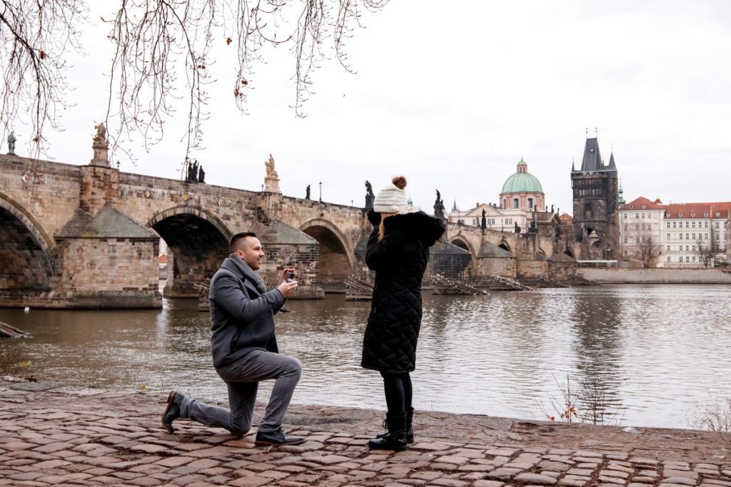 Фотосъёмка предложения руки и сердца в Праге