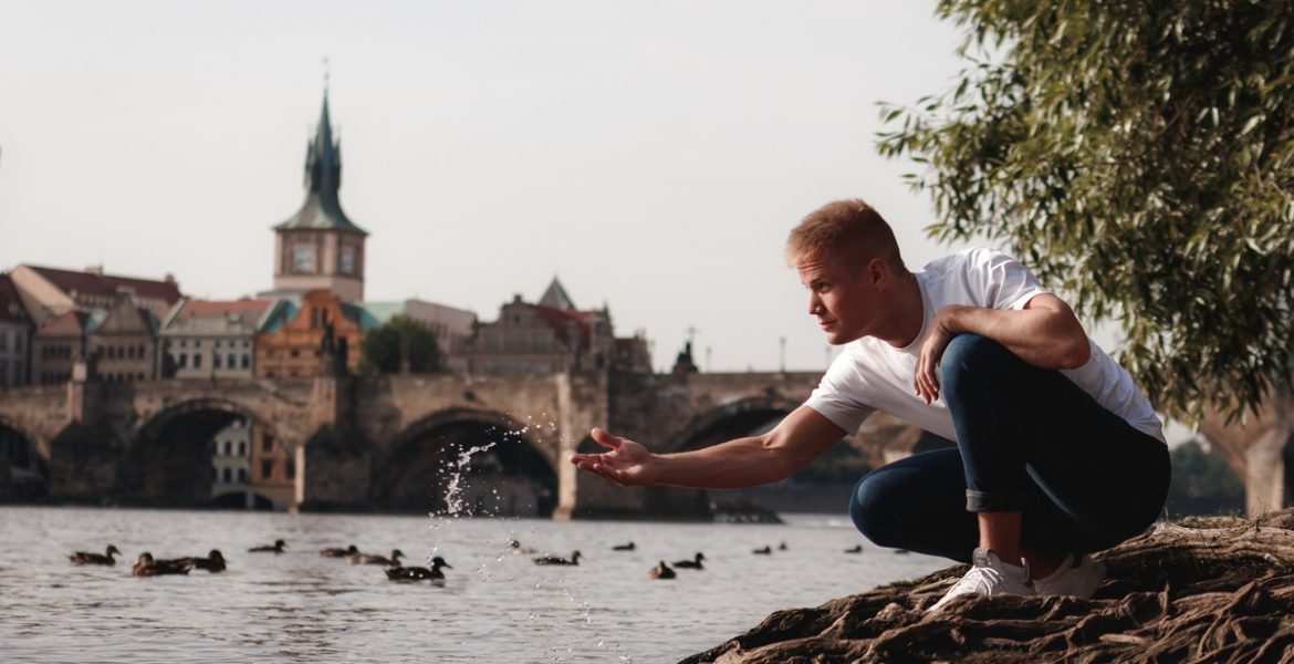 Мужская фотосессия в Праге на Карловом мосту