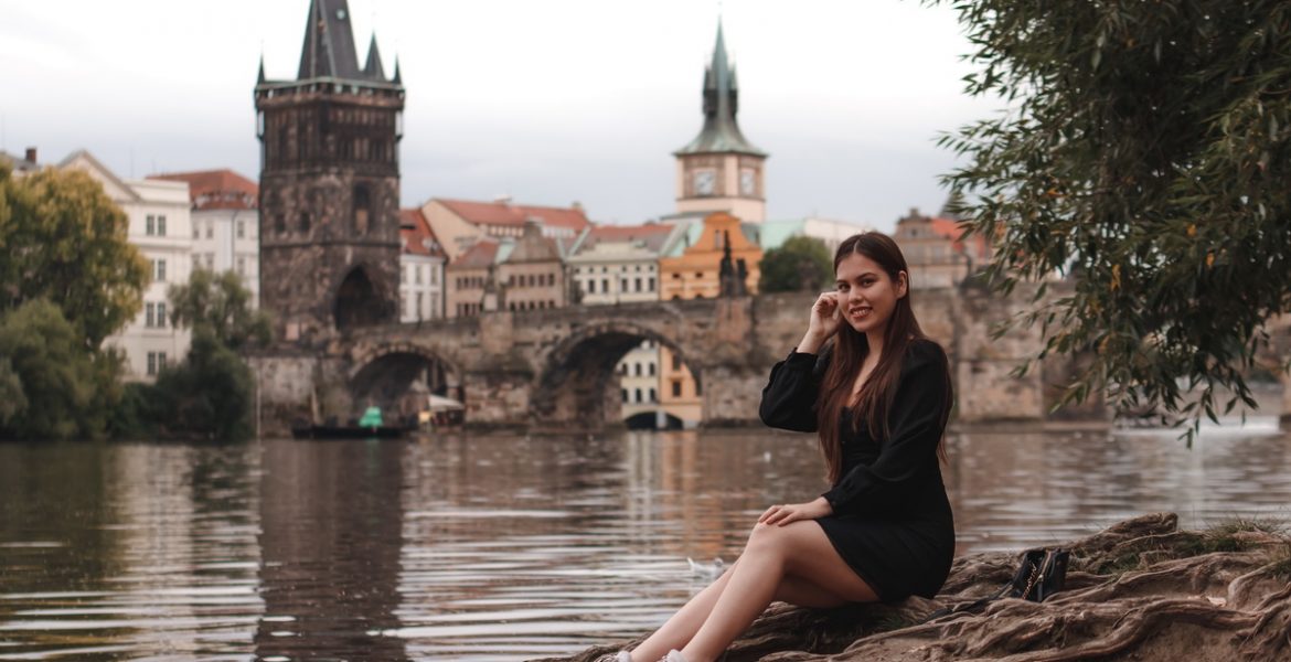 Женская фотосессия в Праге на Карловом мосту